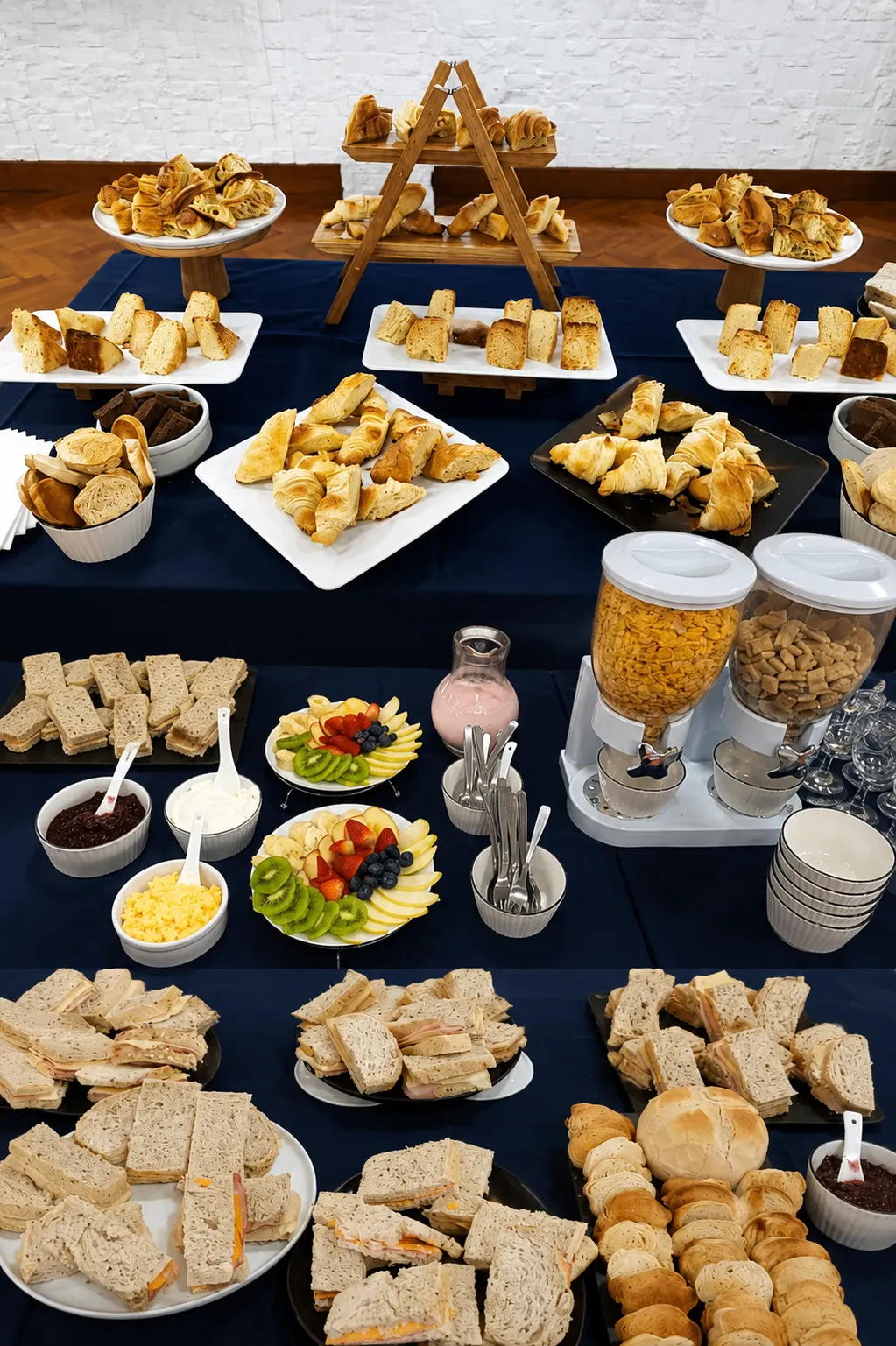Mesa de brunch y coffee break